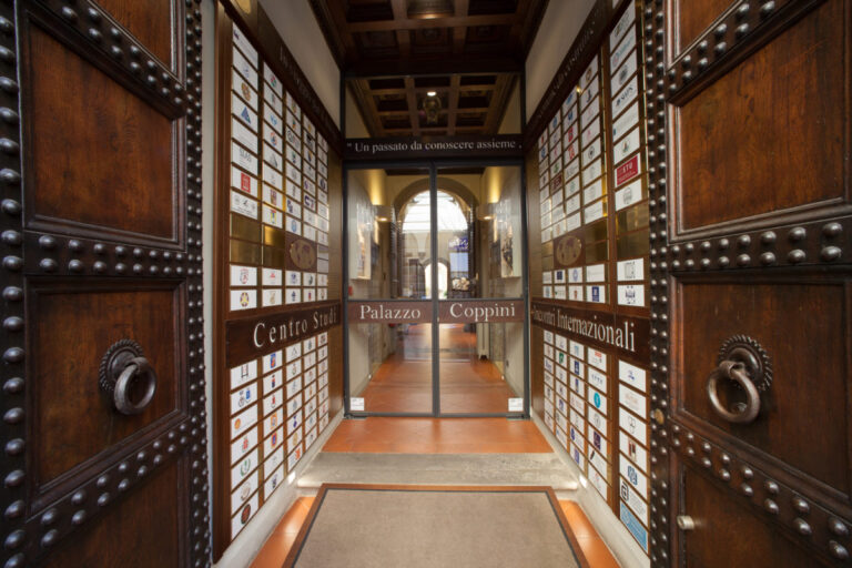 portone palazzo coppini, firenze